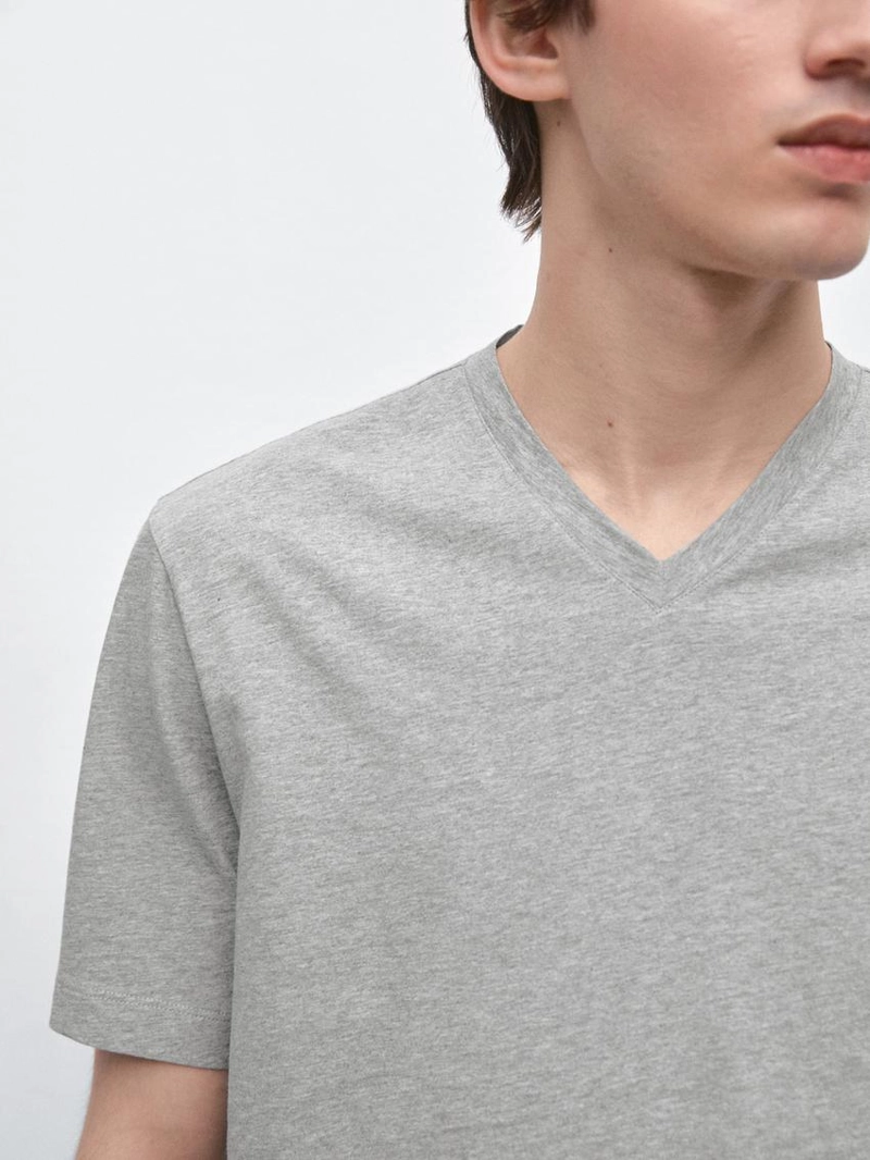 Футболка с v-образным вырезом из 100% хлопка