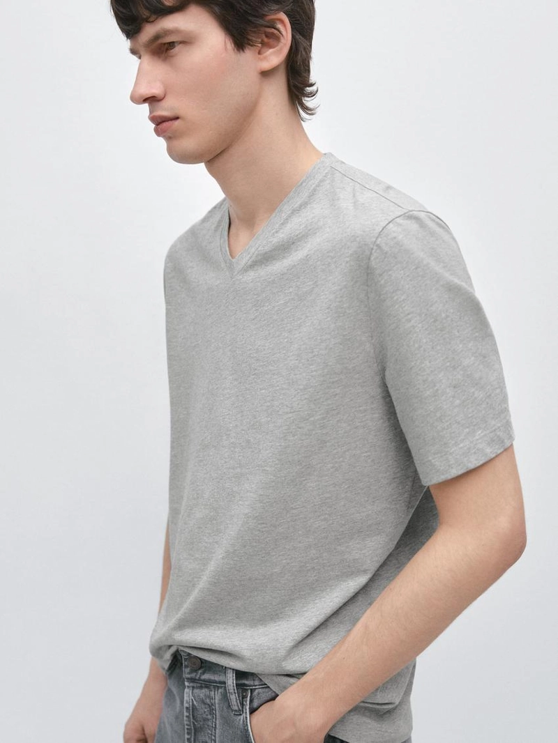 Футболка с v-образным вырезом из 100% хлопка