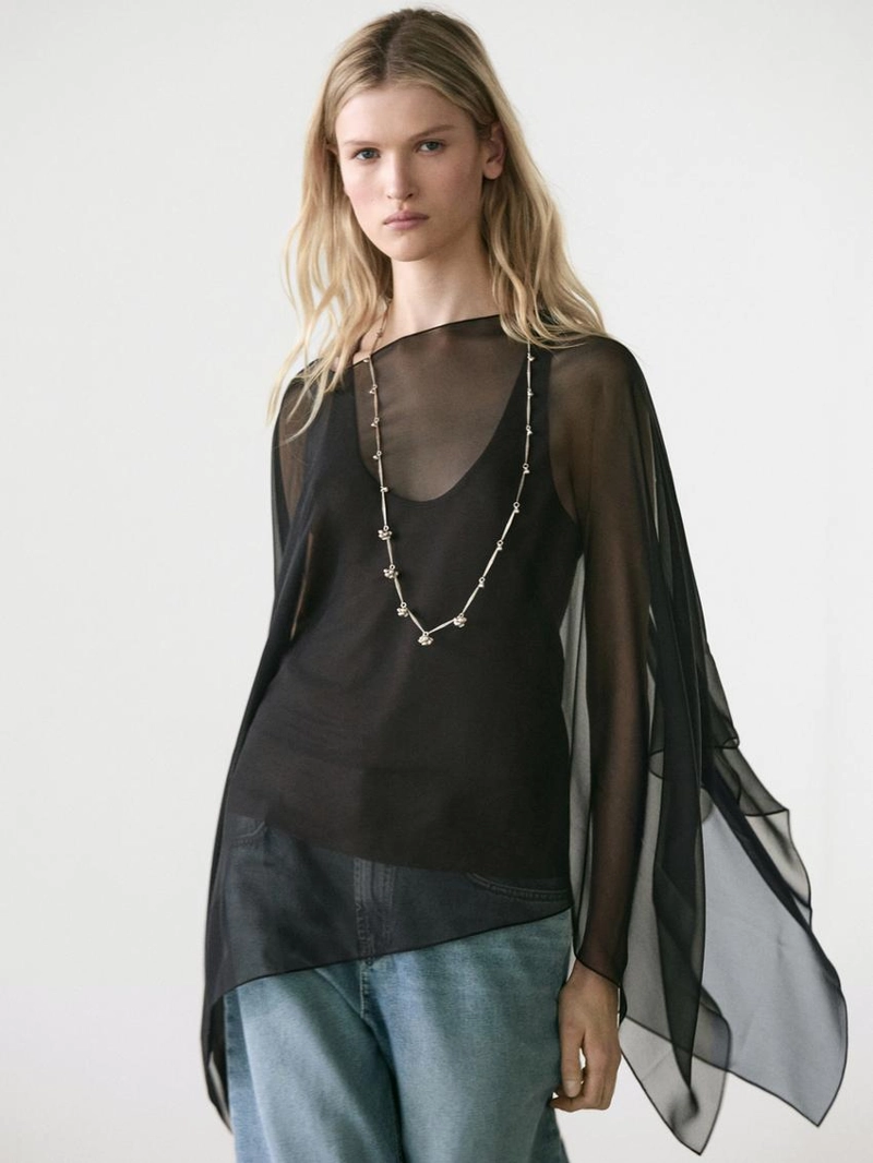 Капа из шелка с асимметричным кроем