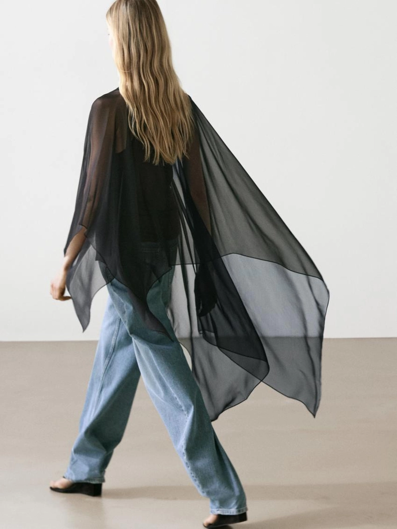 Капа из шелка с асимметричным кроем