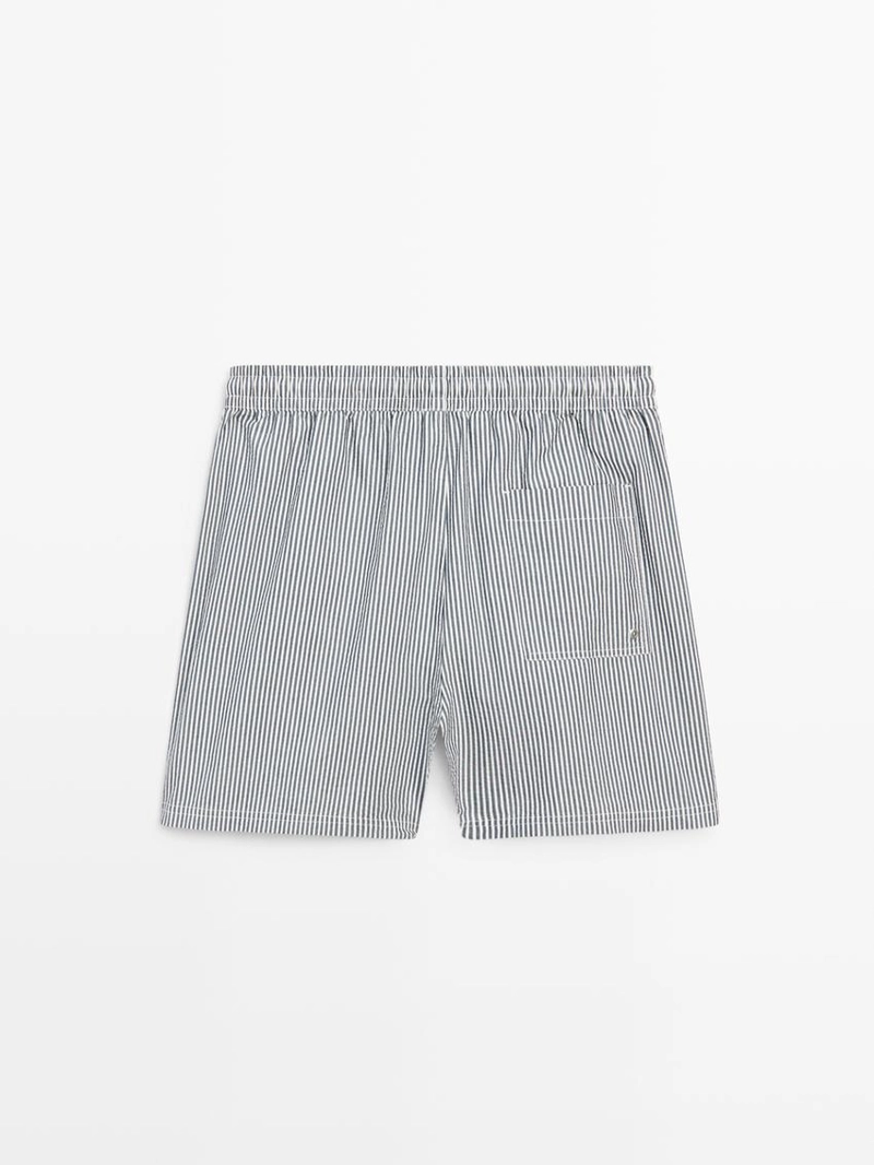 Плавки с полосатыми деталями