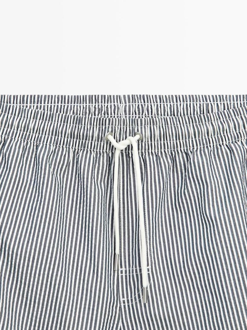 Плавки с полосатыми деталями