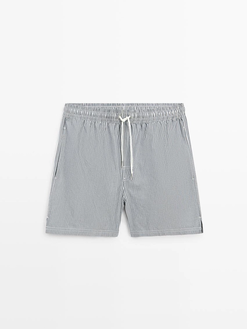 Плавки с полосатыми деталями