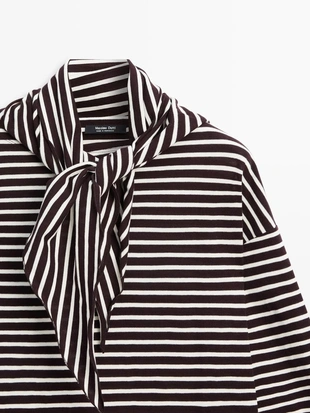 Футболка с полосками из хлопкового смесового материала с деталями шарфа- Заказать в России