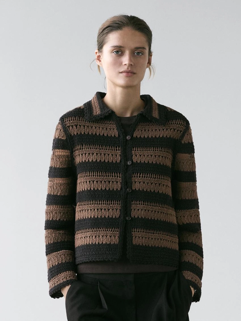 Короткая полосатая кардиган из вязаного крючком