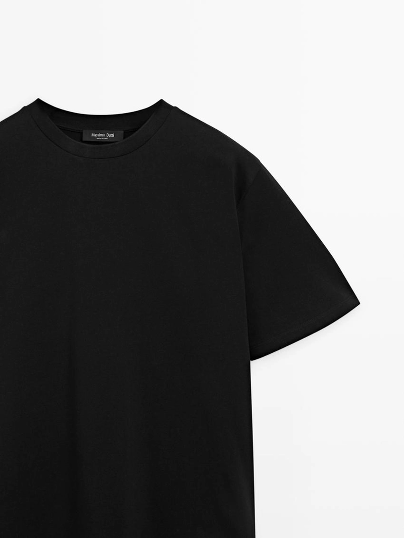 Футболка с короткими рукавами и кружевными деталями