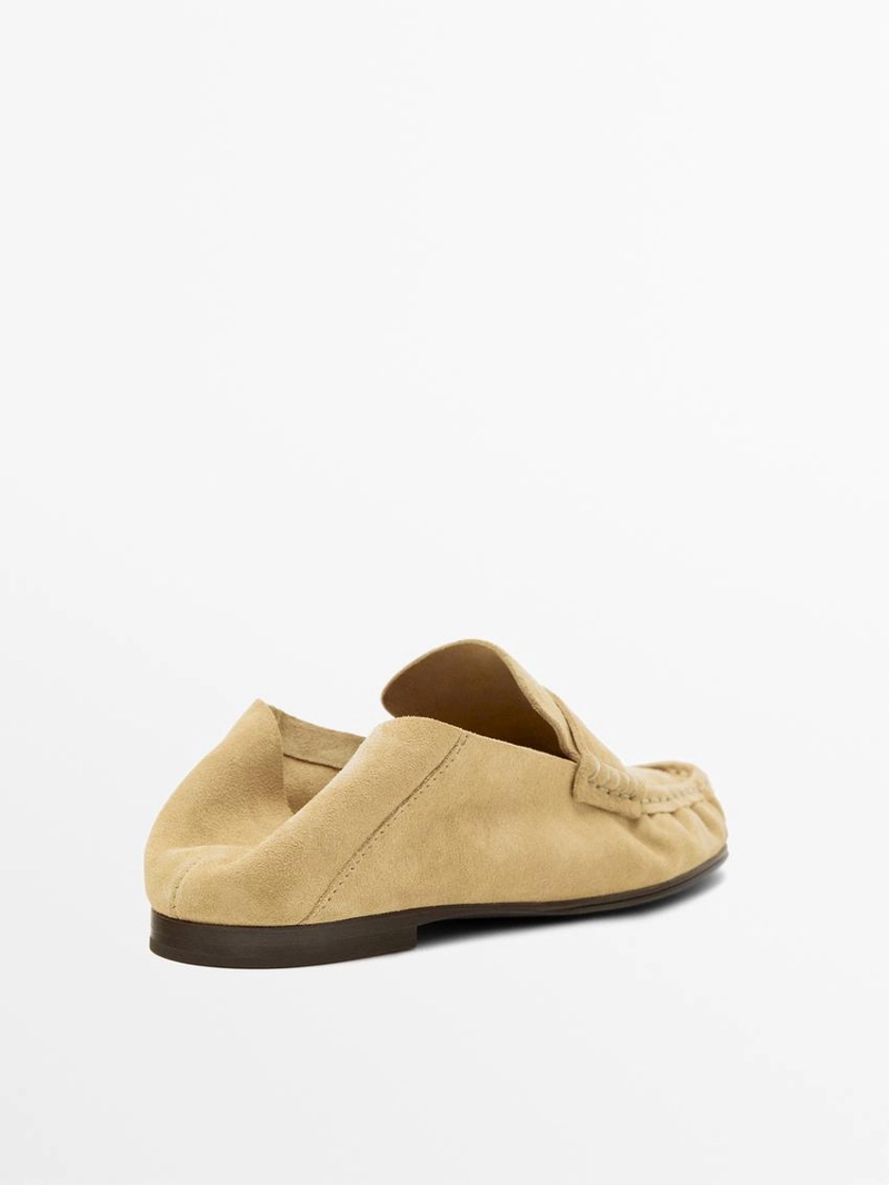 Мягкие мокасины из разделанной кожи