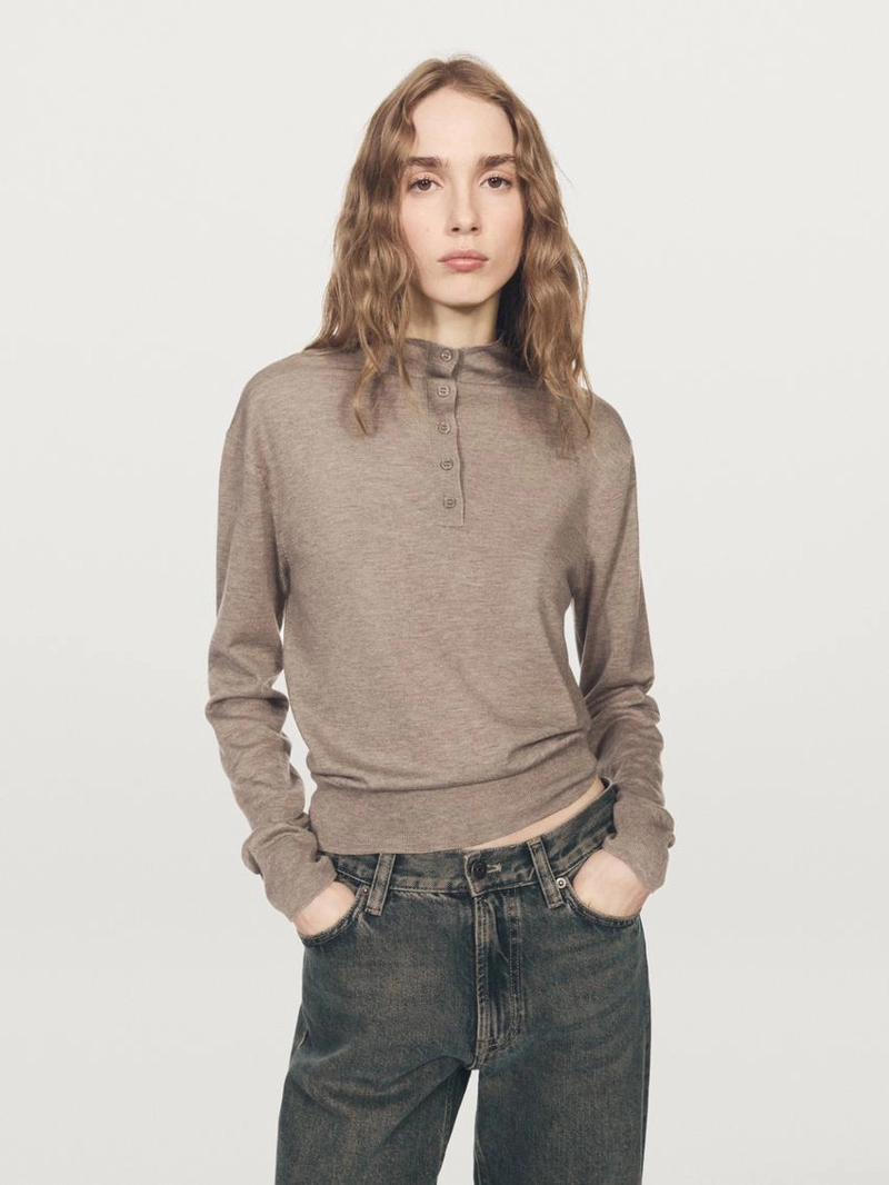 Свитер с маком высокий горловиной на пуговицах