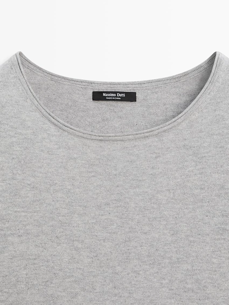 Свитер с кружевными деталями