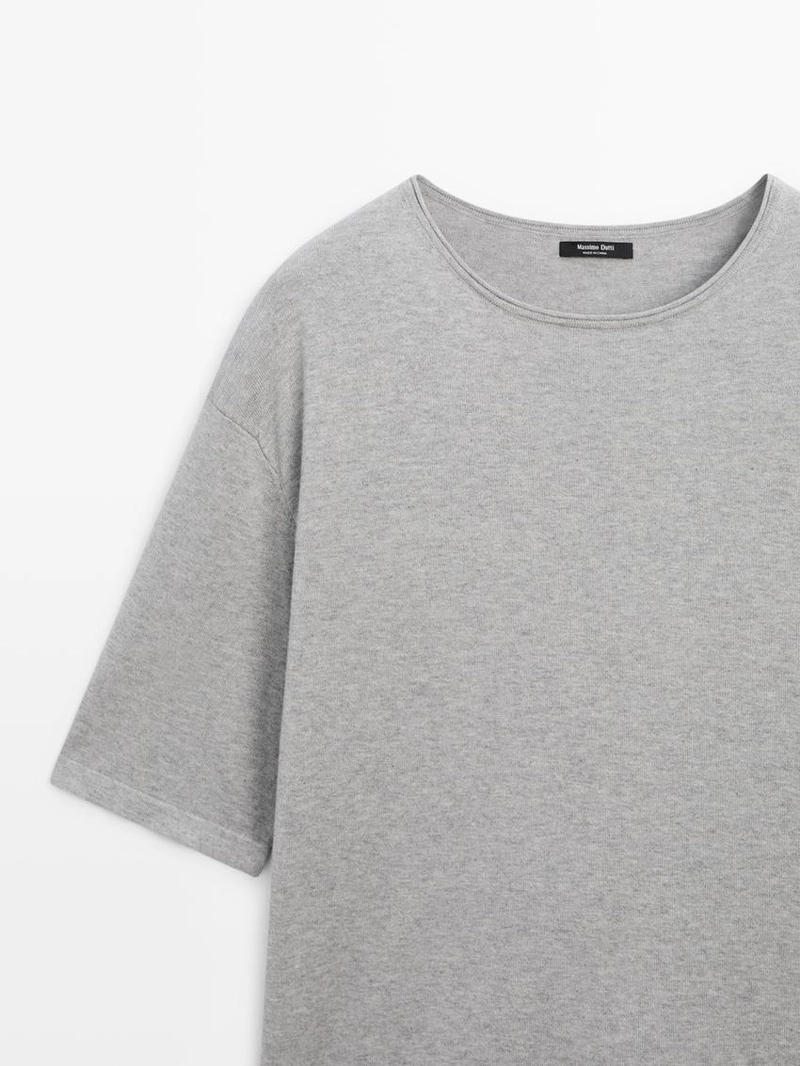 Свитер с кружевными деталями