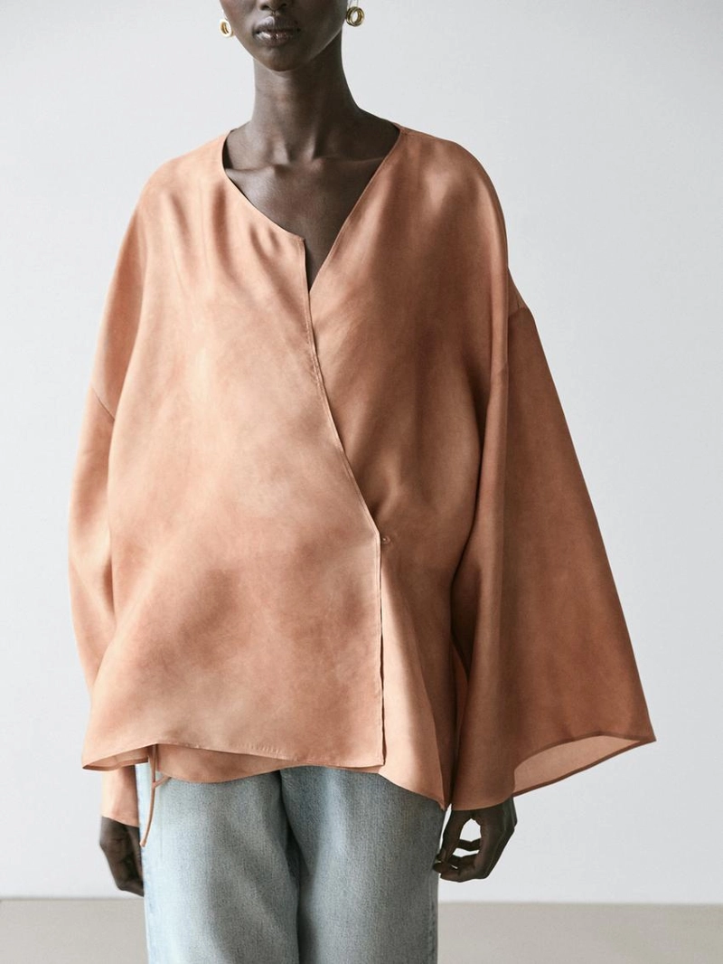 Блуза с драпировкой и широкими рукавами