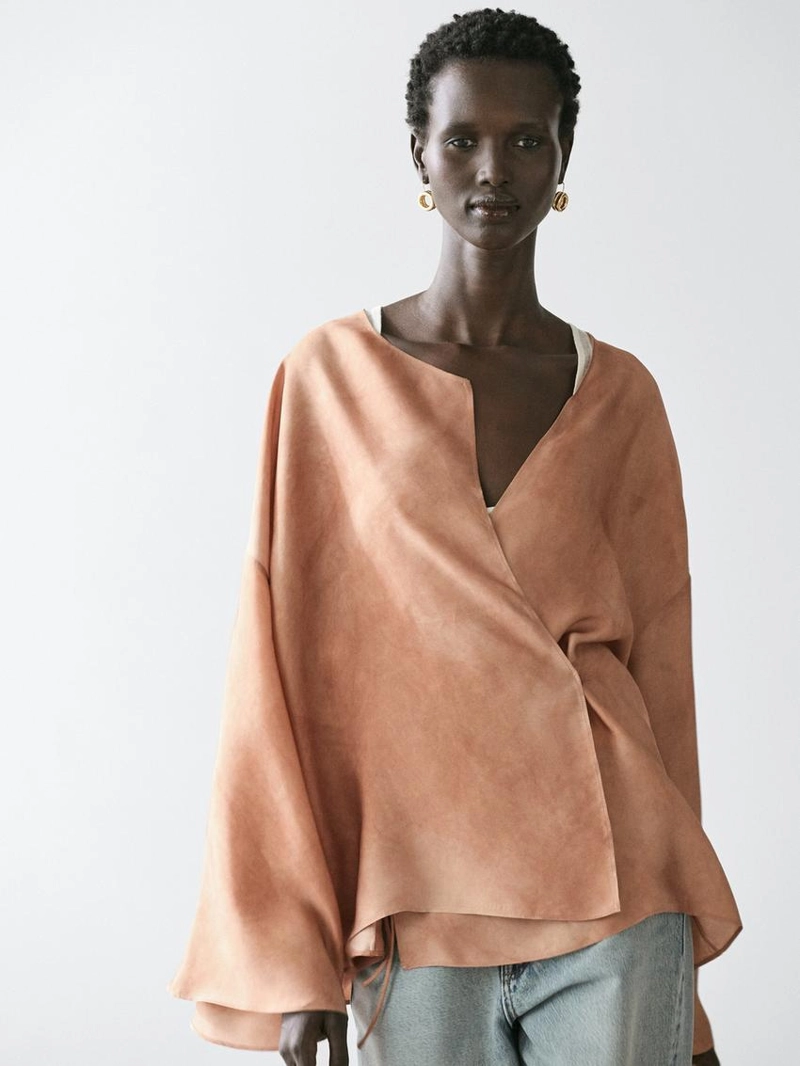 Блуза с драпировкой и широкими рукавами