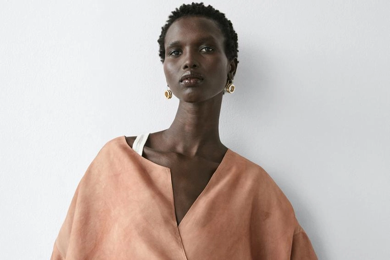 Блуза с драпировкой и широкими рукавами