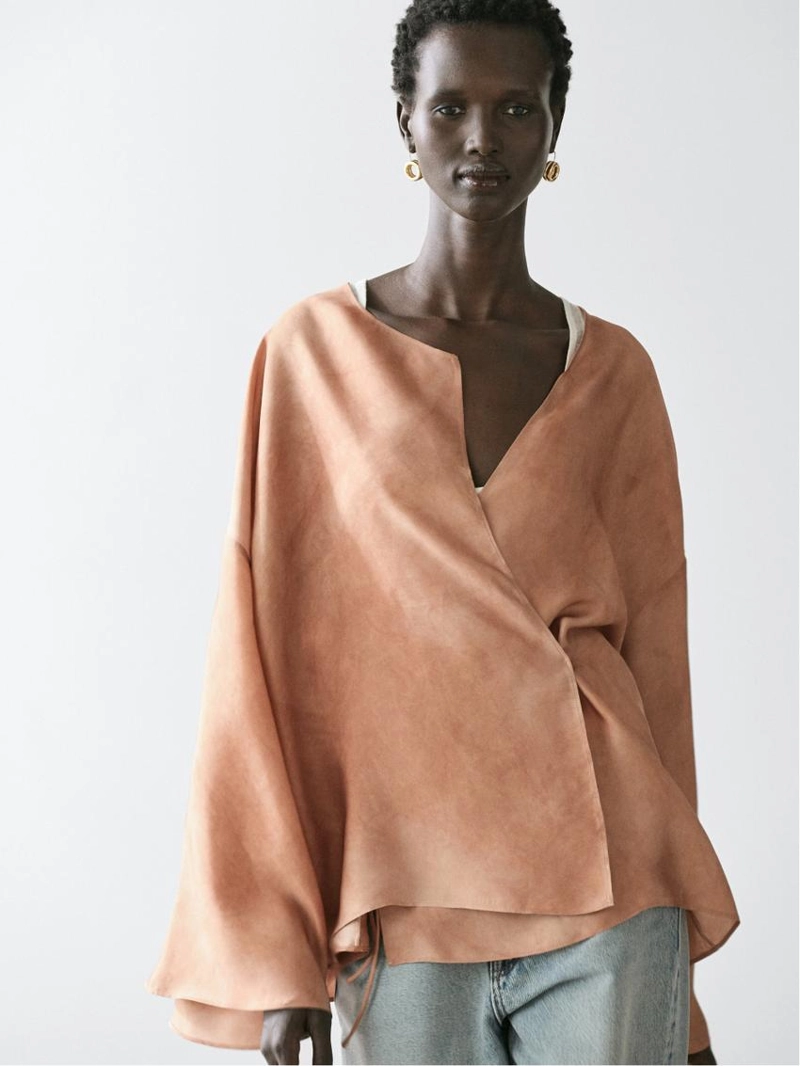 Блуза с драпировкой и широкими рукавами