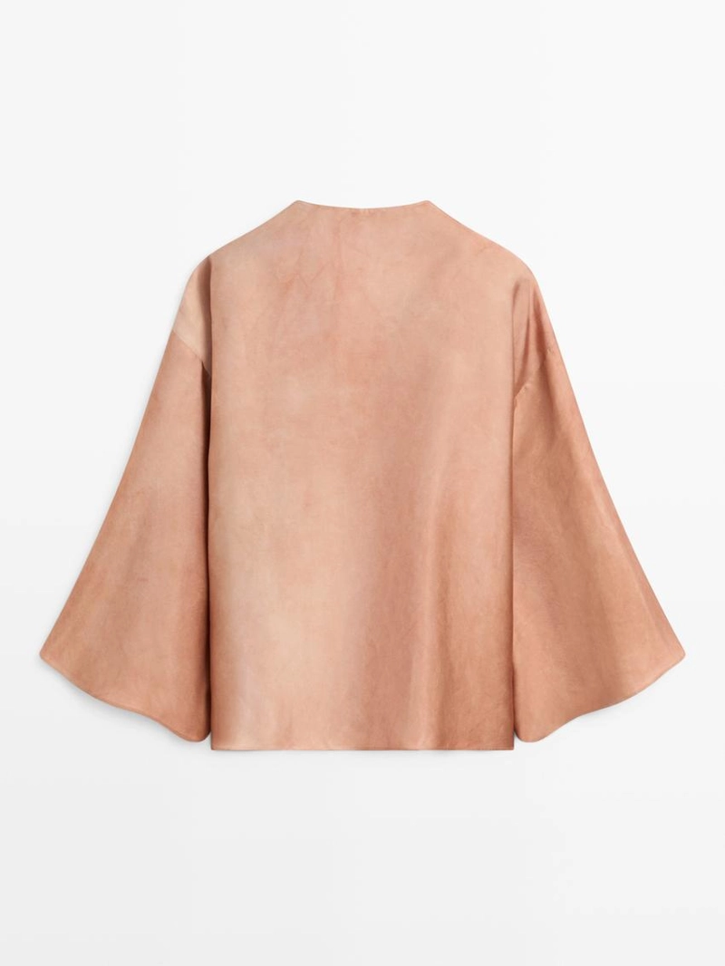 Блуза с драпировкой и широкими рукавами