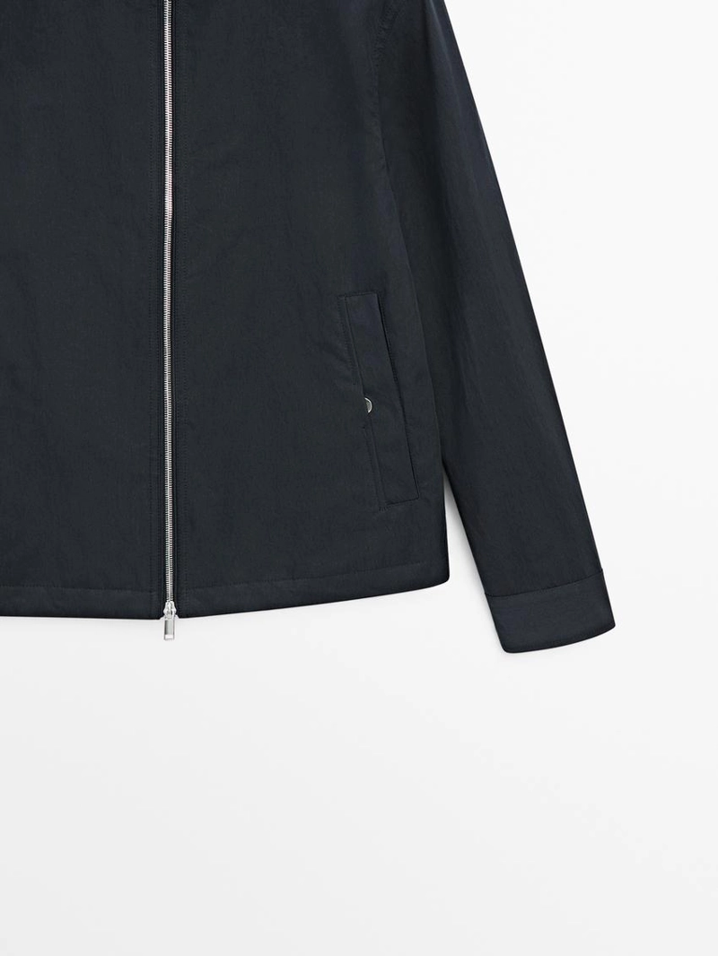 Легкая короткая куртка