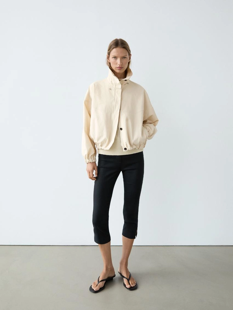 Куртка-бомбер с высоким воротником и объемной стежкой