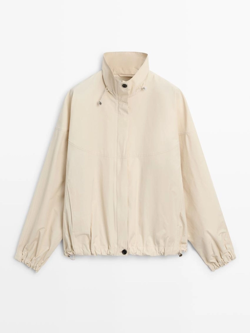 Куртка-бомбер с высоким воротником и объемной стежкой