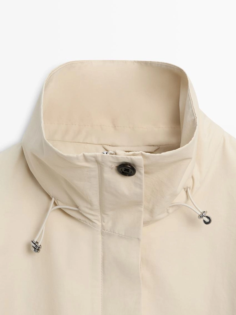 Куртка-бомбер с высоким воротником и объемной стежкой