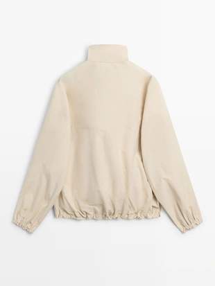 Куртка-бомбер с высоким воротником и объемной стежкой- Заказать в России