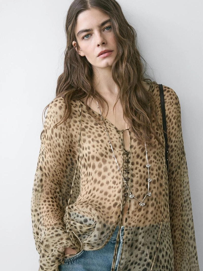 Блузка в стиле животный принт из плотной ткани