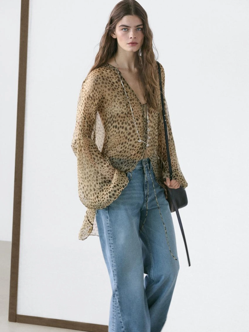 Блузка в стиле животный принт из плотной ткани