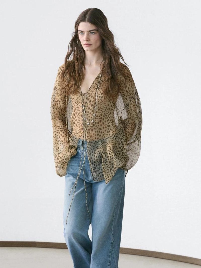 Блузка в стиле животный принт из плотной ткани