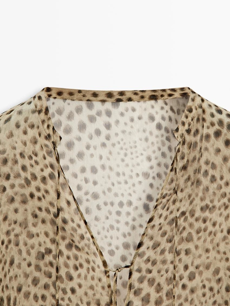 Блузка в стиле животный принт из плотной ткани