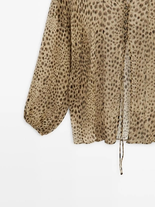 Блузка в стиле животный принт из плотной ткани- Заказать в России