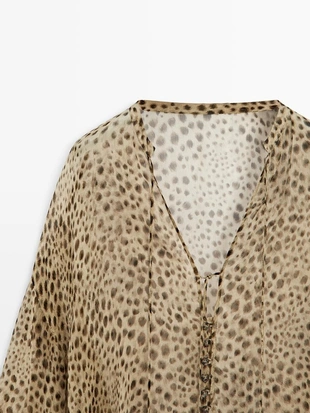 Блузка в стиле животный принт из плотной ткани- Заказать в России