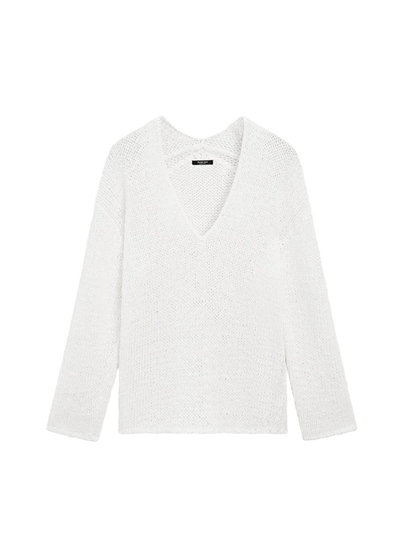 Свитер с вырезом горловины