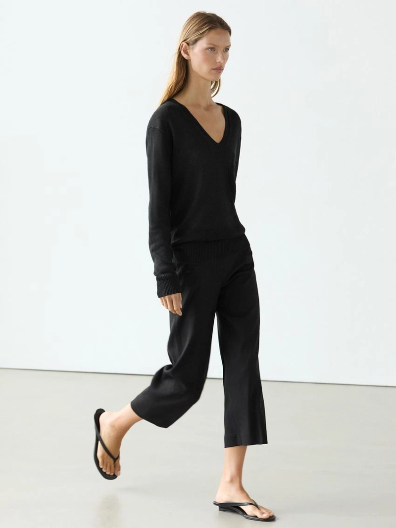 Льняной вязаный свитер с v-образным вырезом