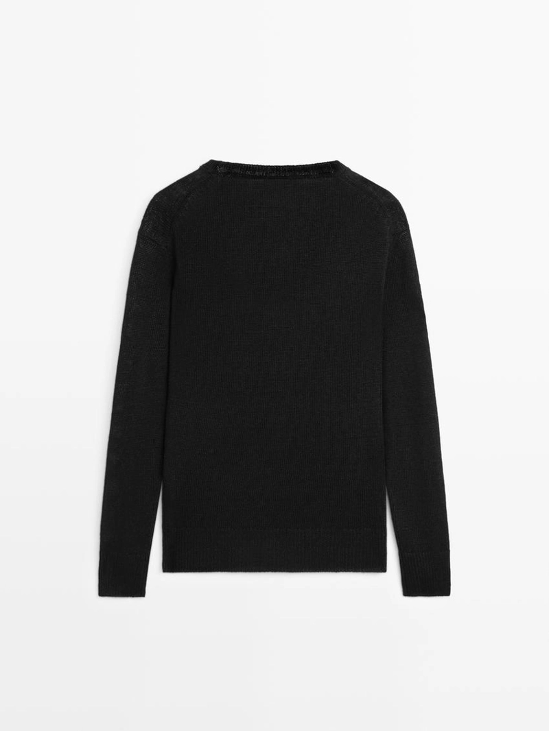 Льняной вязаный свитер с v-образным вырезом