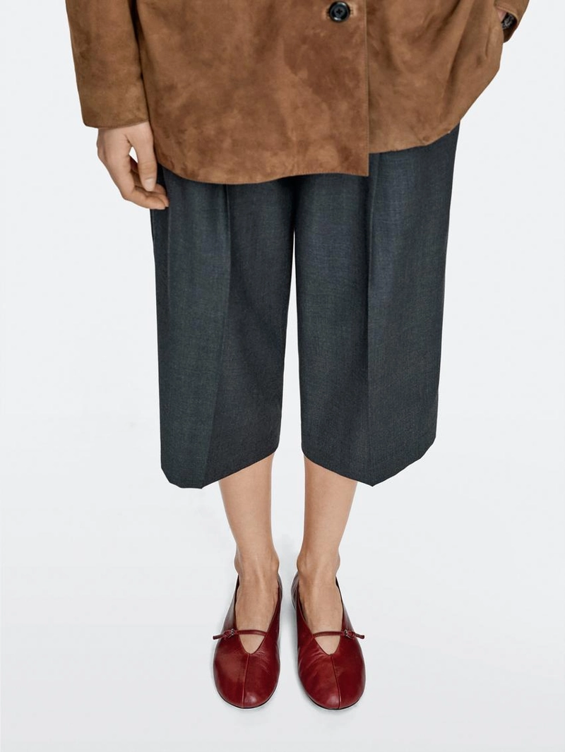 Туфли-балетки из кожи с пряжкой