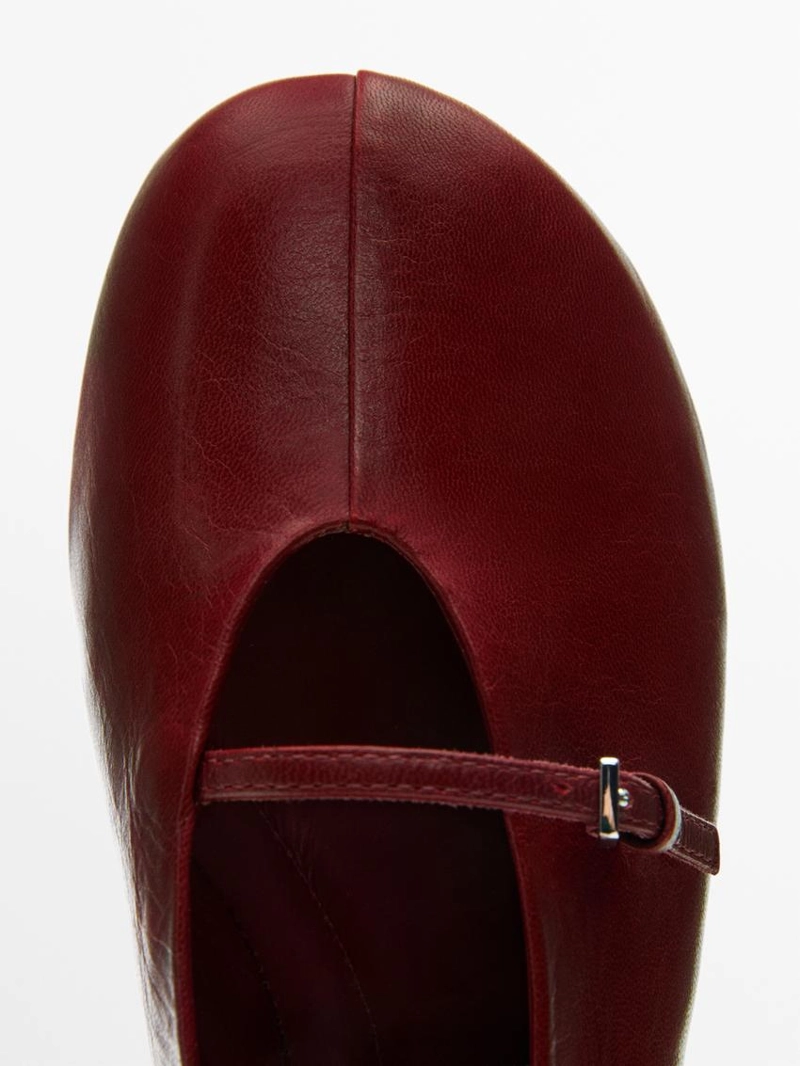 Туфли-балетки из кожи с пряжкой