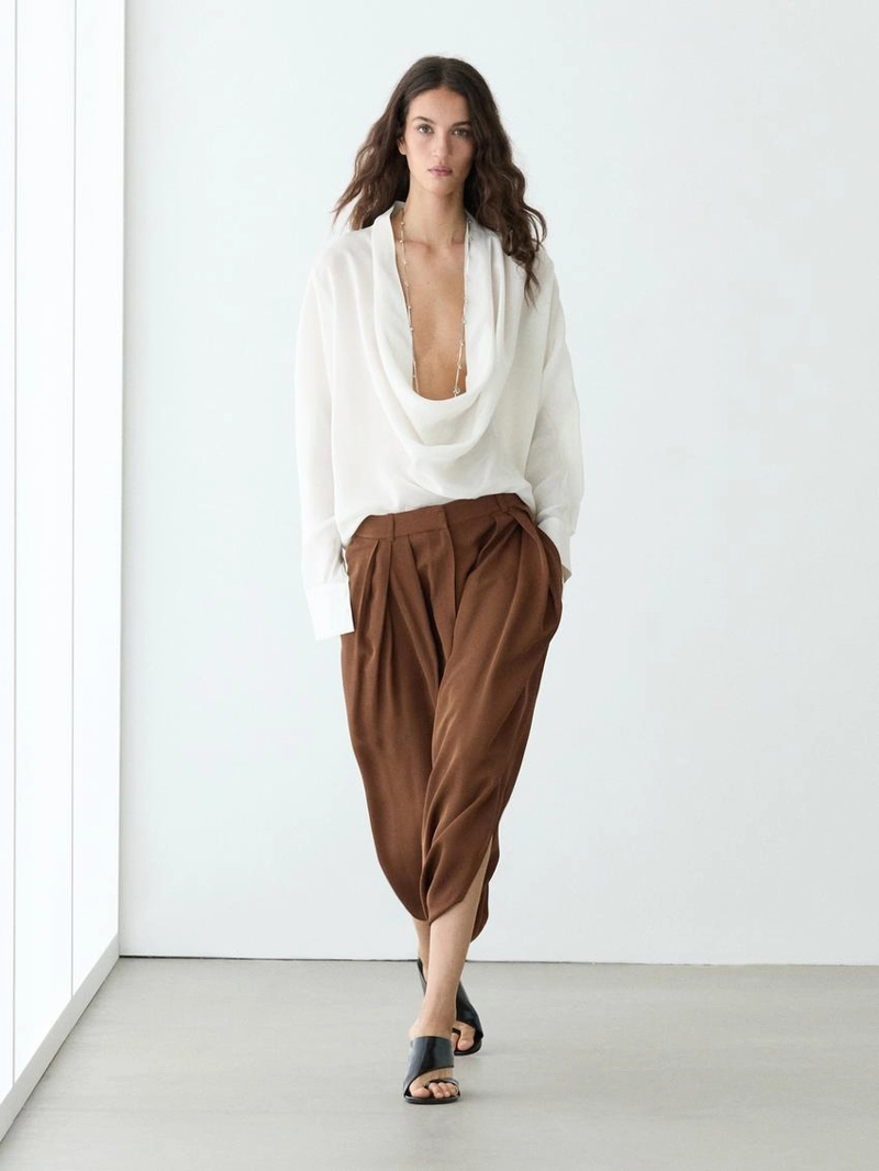 Юбка-шорты из шелковой ткани с защипами