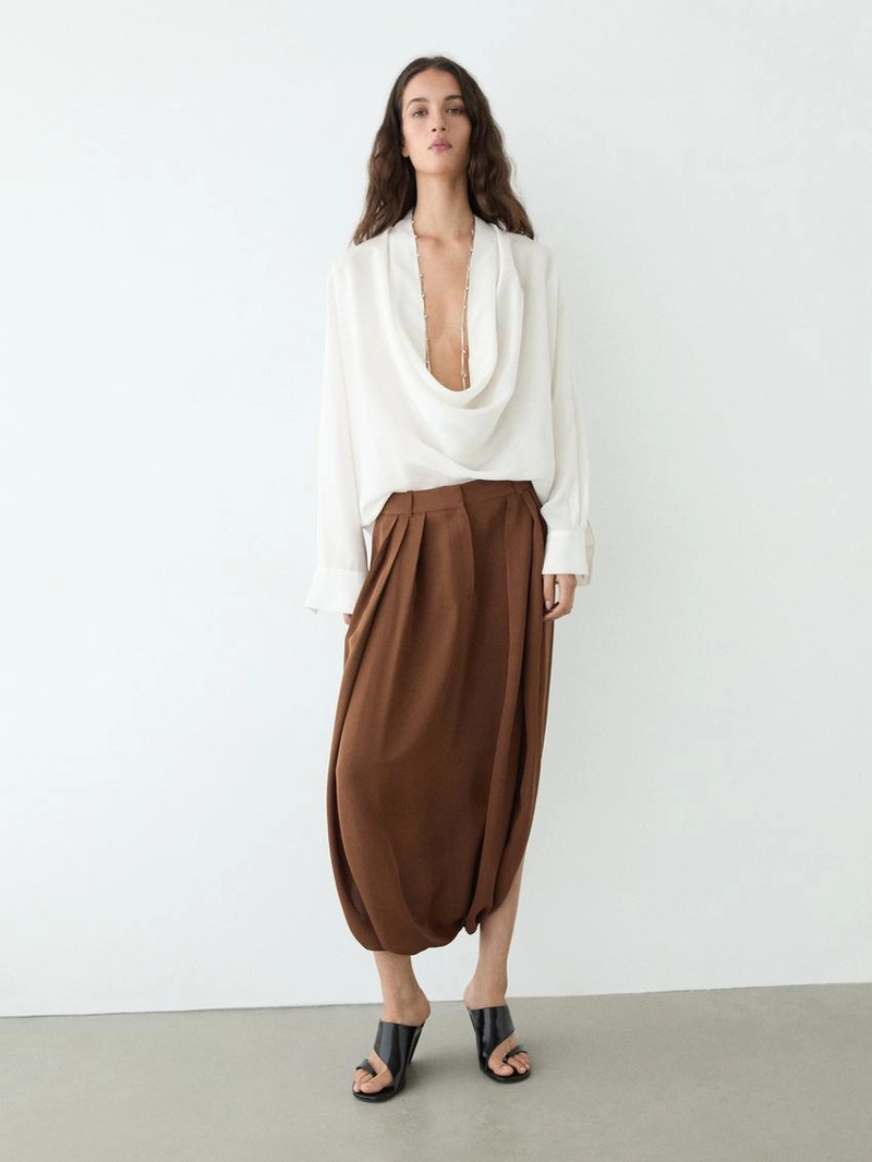 Юбка-шорты из шелковой ткани с защипами