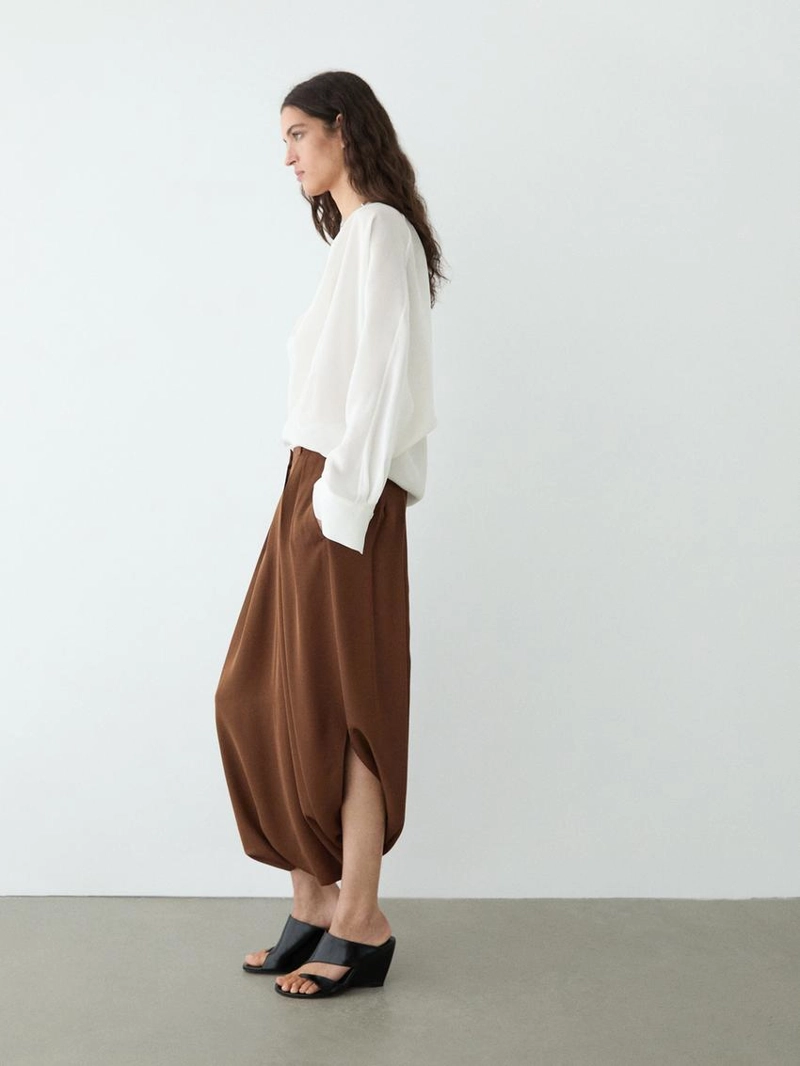 Юбка-шорты из шелковой ткани с защипами