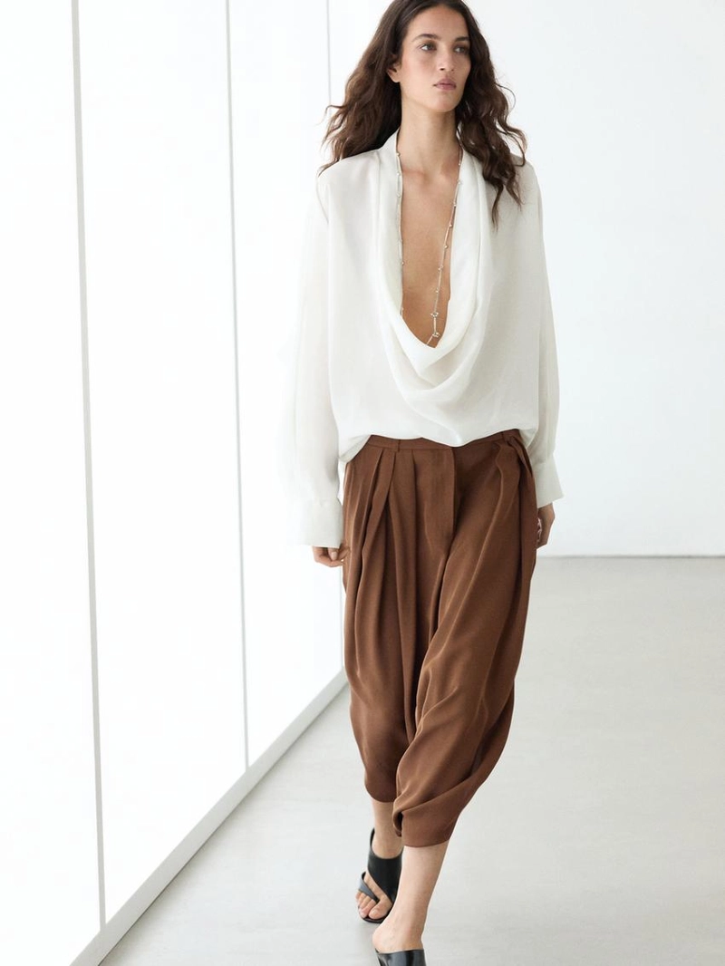 Юбка-шорты из шелковой ткани с защипами