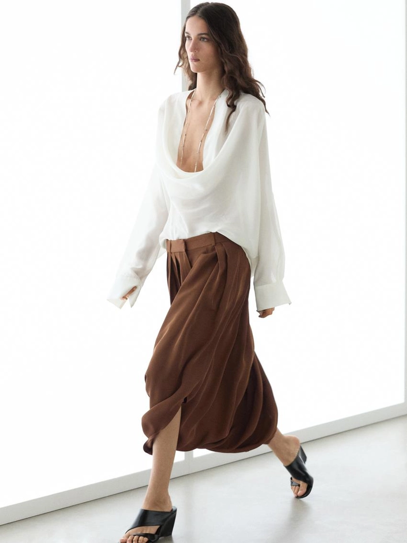 Юбка-шорты из шелковой ткани с защипами