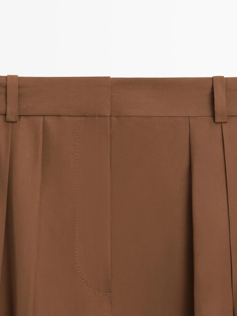 Юбка-шорты из шелковой ткани с защипами