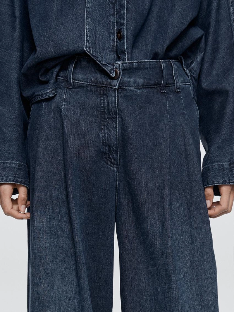 Джинсы с высокой посадкой и широкими штанинами