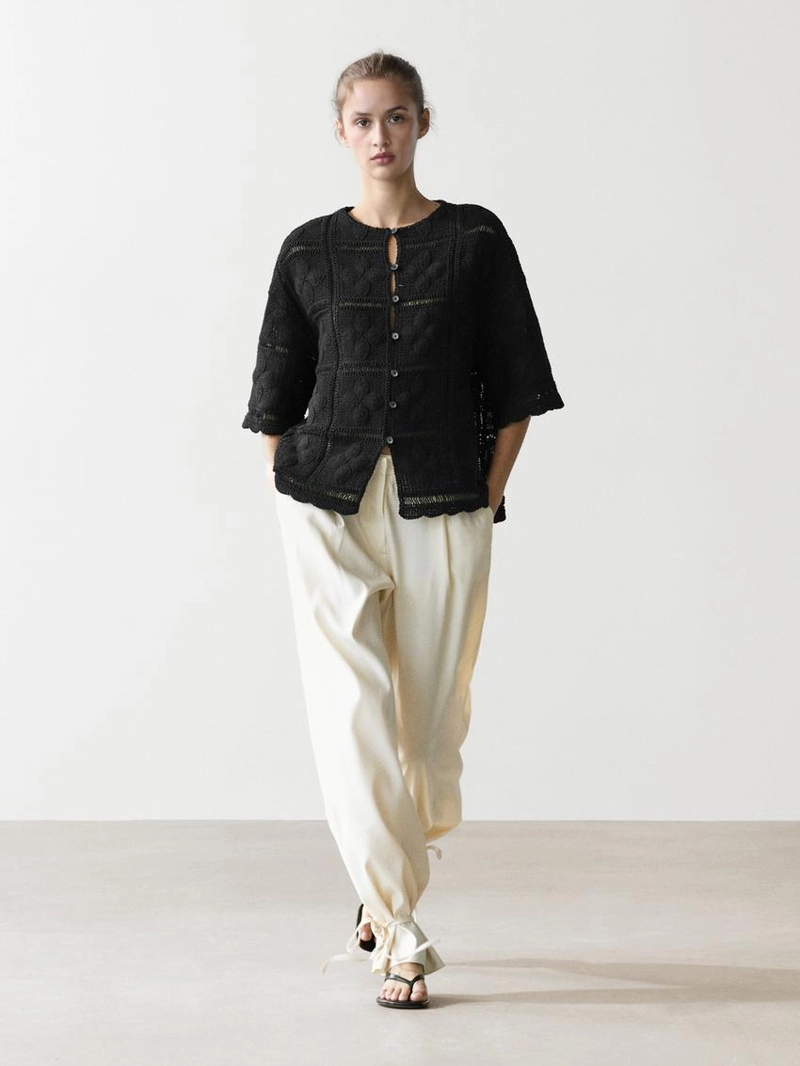 Кардиган с кружевной вязкой и вышивкой