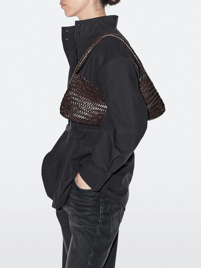 Сумка-полумесяц из плетеной кожи нубука