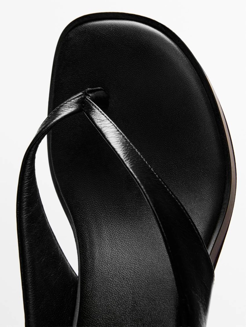 Сандалии на среднем каблуке с поперечным пальцем