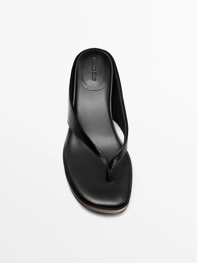 Сандалии на среднем каблуке с поперечным пальцем