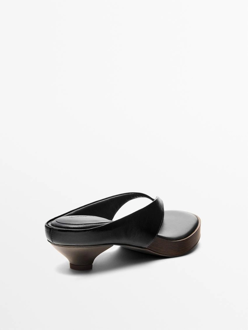 Сандалии на среднем каблуке с поперечным пальцем