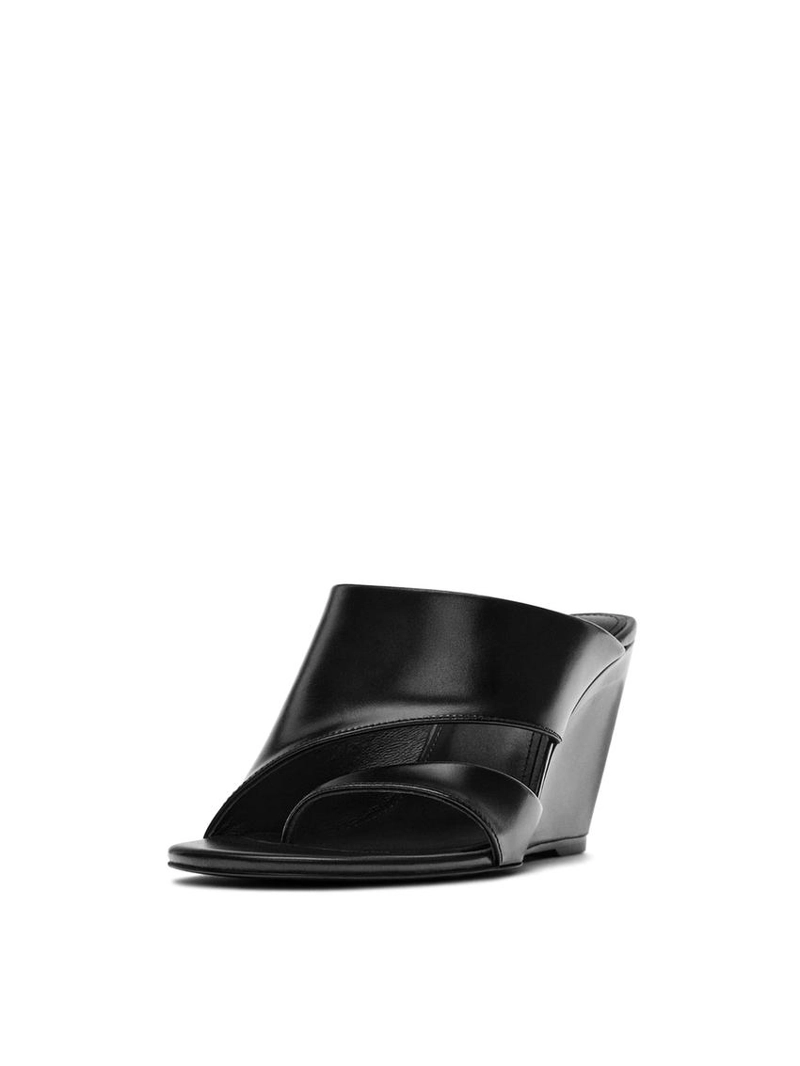 Кожаные клиновые сандалии