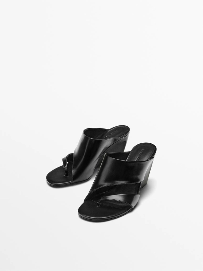 Кожаные клиновые сандалии