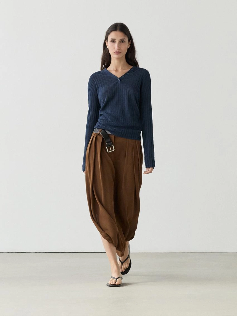 Льняной вязаный свитер с пуговицами